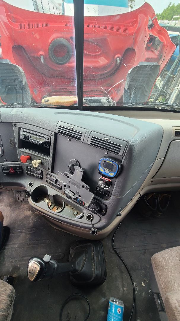 2012 FREIGHTLINER Cascadia - Image 22